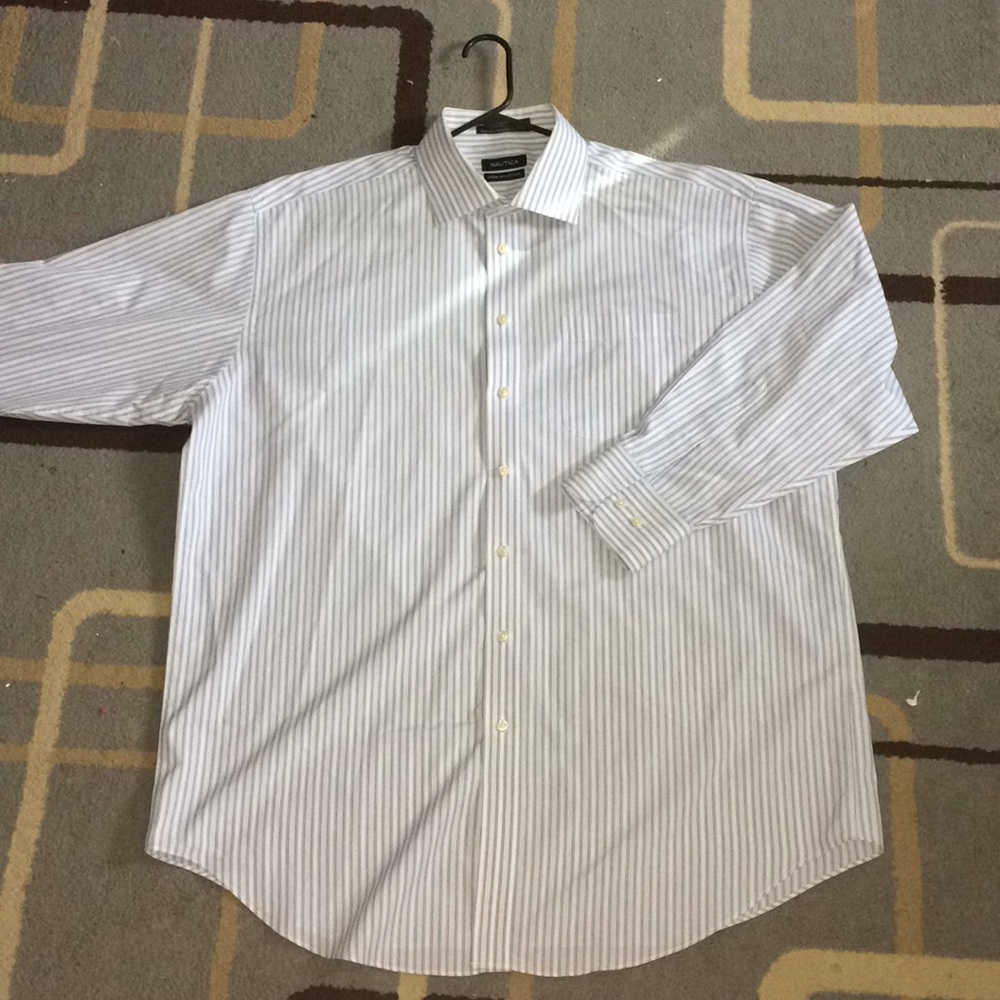 NAUTICA men’s dress shirt.